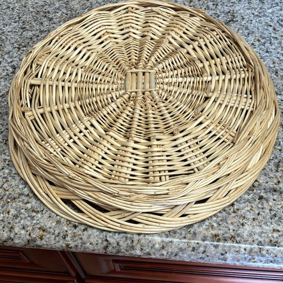 Rattan large round woven basket/tray 13x14 inches - Picture 4 of 6